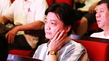 崔永元官司缠身露倦容