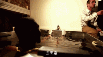 nba每日一囧:小斯与男记者红酒浴池内鸳鸯浴