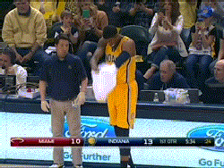久违!保罗乔治伤愈替补出场 断腿斗士归来(gif)