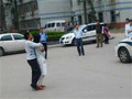 武汉大学生撞倒老太被索赔30万 劫持女医生