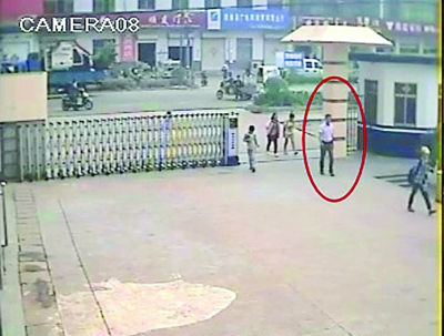 女儿被欺负 江苏男子闯进学校殴打5名小学生|男