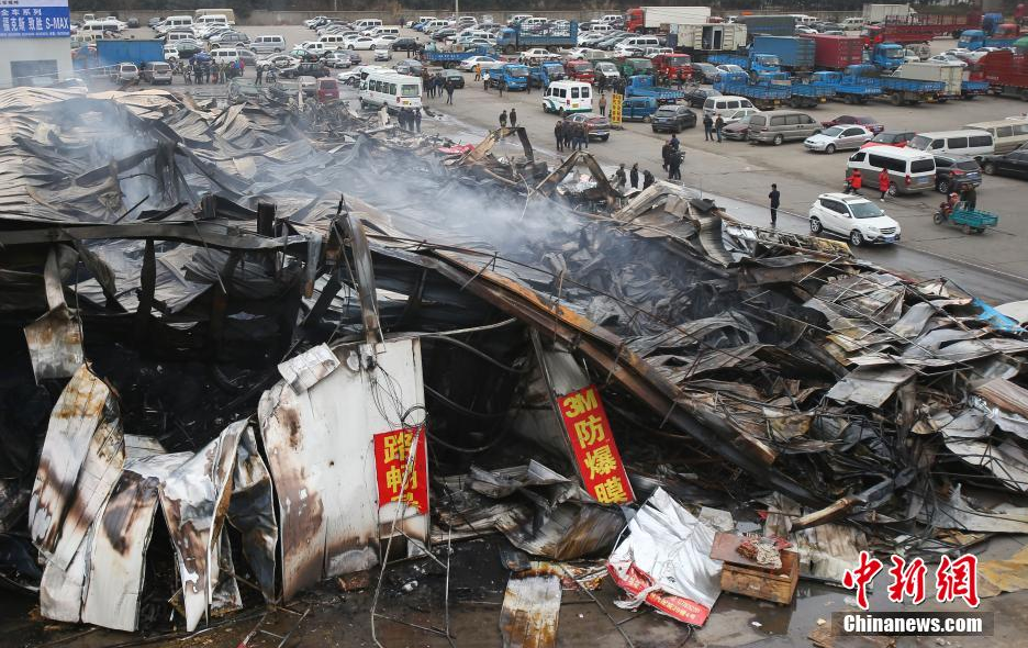 组图:<em>南京仙林</em>汽配城失火 灾后满目狼藉_陕西