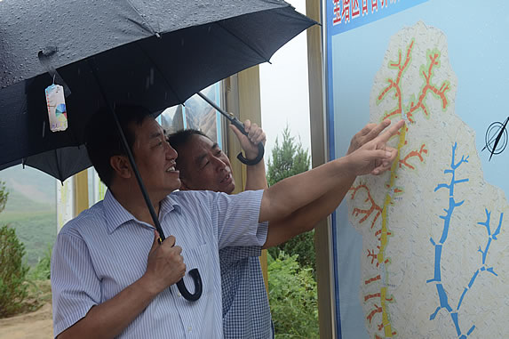 延安市副市长薛海涛到宝塔区指导治沟和旱地改