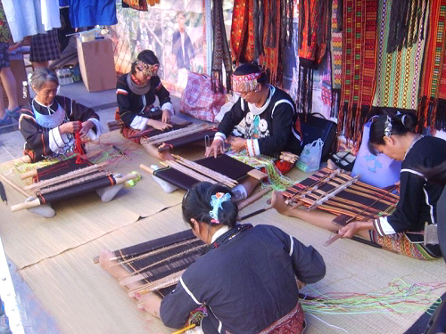 黎族传统纺织技艺——千人织锦竞技"三月三"