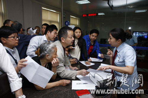 武汉市法院全面实行立案登记制 第一天立案43