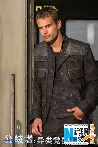 《分歧者》<em>男主</em>萌帅爆表 影迷<em>妹子</em>集体沦陷_西
