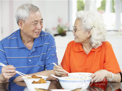 老年人吃什么好?8种食物各有益