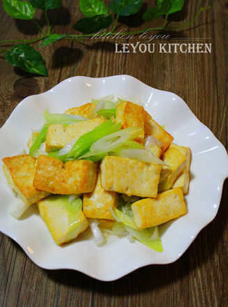 简单学做农家葱爆豆腐
