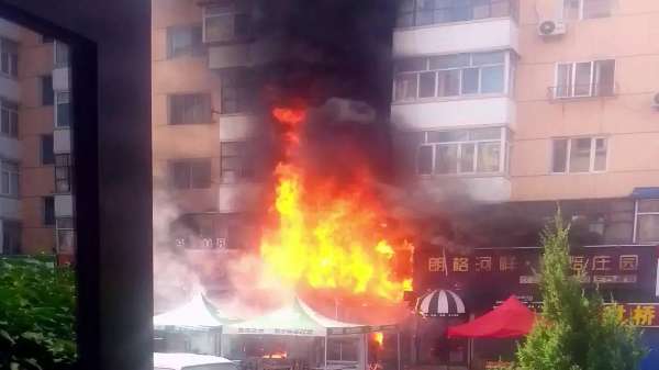 哈尔滨宣庆街居民楼发生火灾 消防成功疏散12