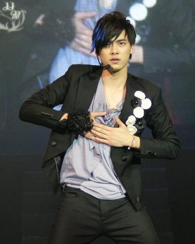 盘点李易峰演过的电视剧 现任女友资料受关注