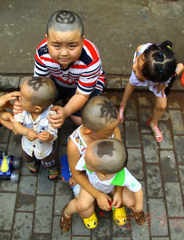 2岁小孩剃苹果手机标志发型 多名家长效仿