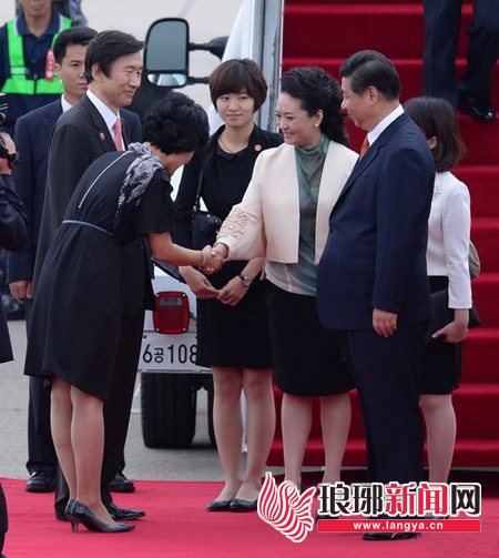 彭丽媛赴韩翻译是临沂姑娘被称翻译女神