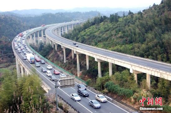 加拿大多个政党与程慕阳划清界限 将归还不法