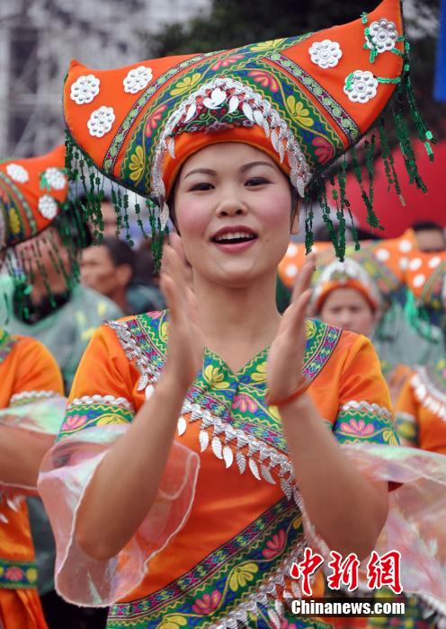 骆越人口_越努力越幸运图片