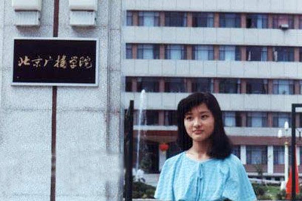 央视主播周涛17年前清纯照曝光(图)