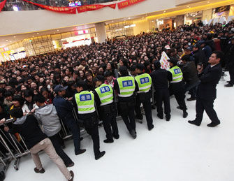 钟汉良现身活动引骚乱