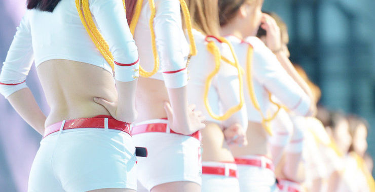 Showgirl名利场:在泛滥的荷尔蒙中坦露自己_