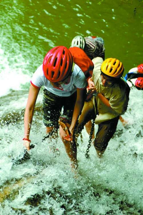 七十二潭亲水季 走瀑溯溪过清凉七夕!