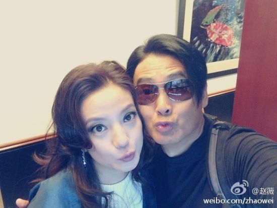 赵薇晒与周润亲密贴面嘟嘴合影(图)