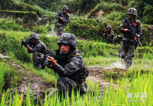 俄媒:解放军各级部队均配备特种兵 训练非常严酷