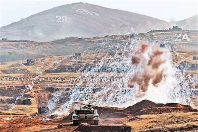 解放军军演红蓝方用同一型电台 双方指挥员误