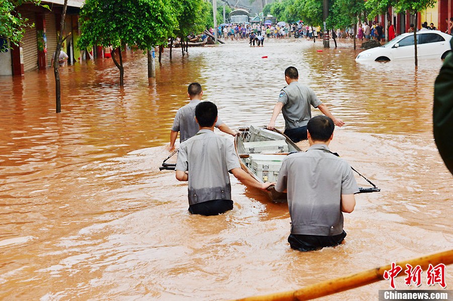 潼南县哪个镇人口多_...日暴雨导致重庆潼南多个乡镇受灾.图为18日晨,仍被洪水(3)