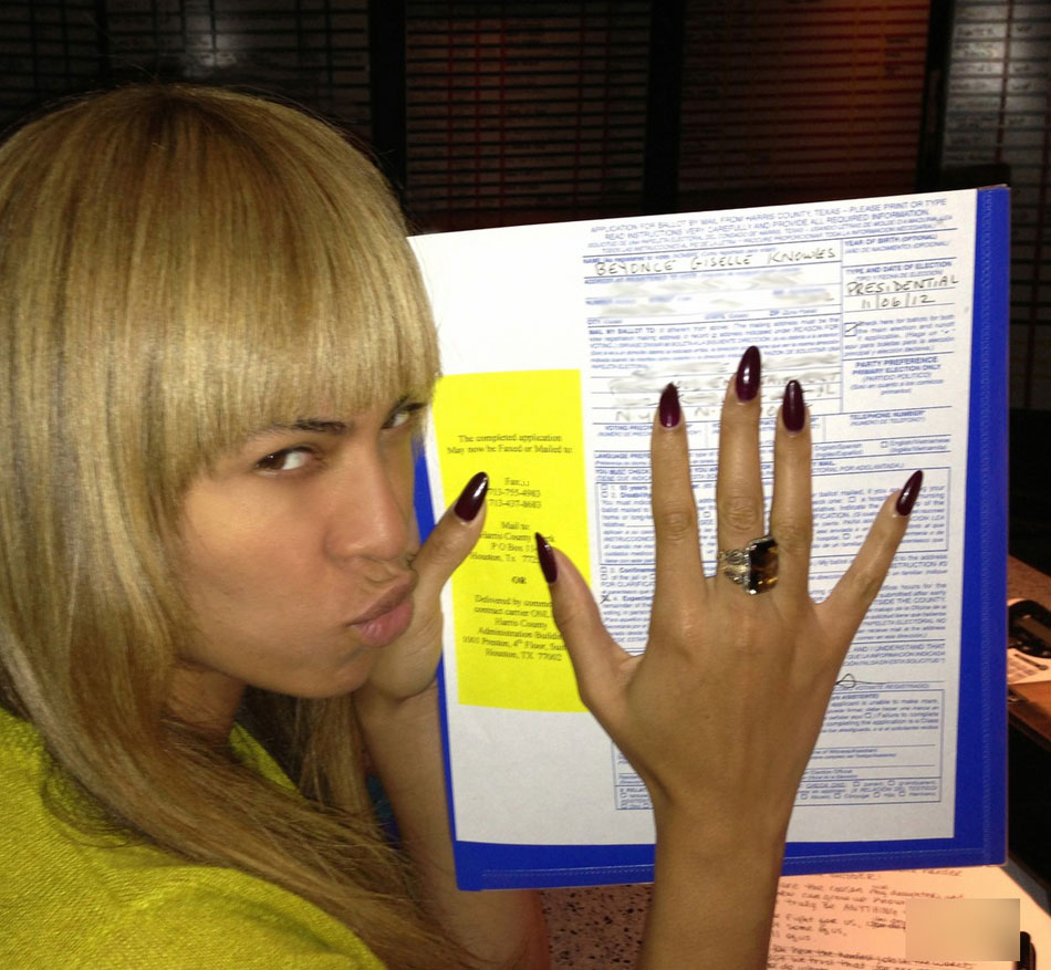 搞笑 碧昂斯/2012年11月7日讯，碧昂斯（Beyonce）网络上传一封感人的宣传...