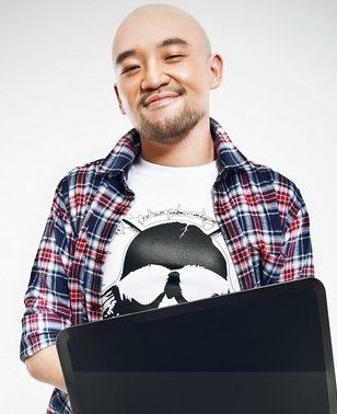 手臂的文身和结实的肌肉…这一切,往往让不了解李代沫的人,对他"望
