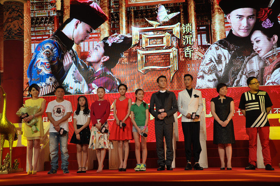 天娱传媒旗下艺人刘忻，昨日（9日）受邀参加了《宫锁沉香》的新片试映会，当天刘忻一袭黄色连衣裙亮相现场，并带来了电影《宫锁沉香》的主题曲《太爱你》，赢得现场掌声一片。