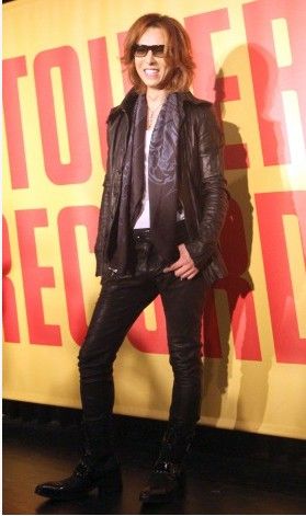 yoshiki相隔16年举行签唱会 获粉丝热捧