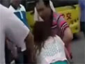 实拍：高铁站旁小三遭原配暴打 厉声尖叫