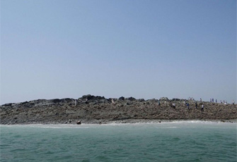 巴基斯坦震后海中出现的小岛