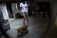 20岁单亲妈妈欠医院7万打工还债