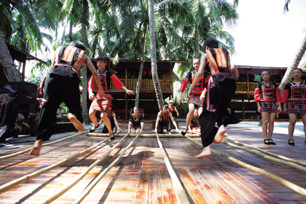 竹竿舞:独领风骚的海南文化符号_海南频道_凤凰网