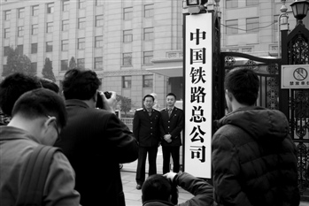 21世纪经济报道记者站_21世纪经济报道记者提问(2)