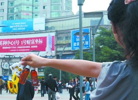 女子花3万丰胸10个月没效果 找会所讨要说法(图)