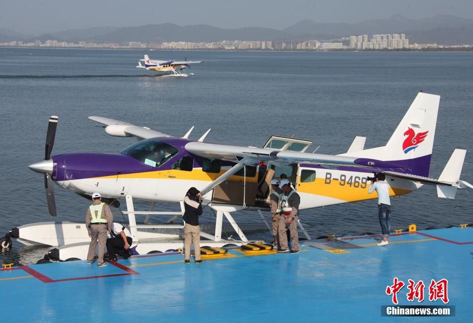 中国首架载客水上飞机三亚启航 可赴西沙旅游