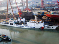 实拍中国万吨海警船试航 装舰炮或赴南海维权