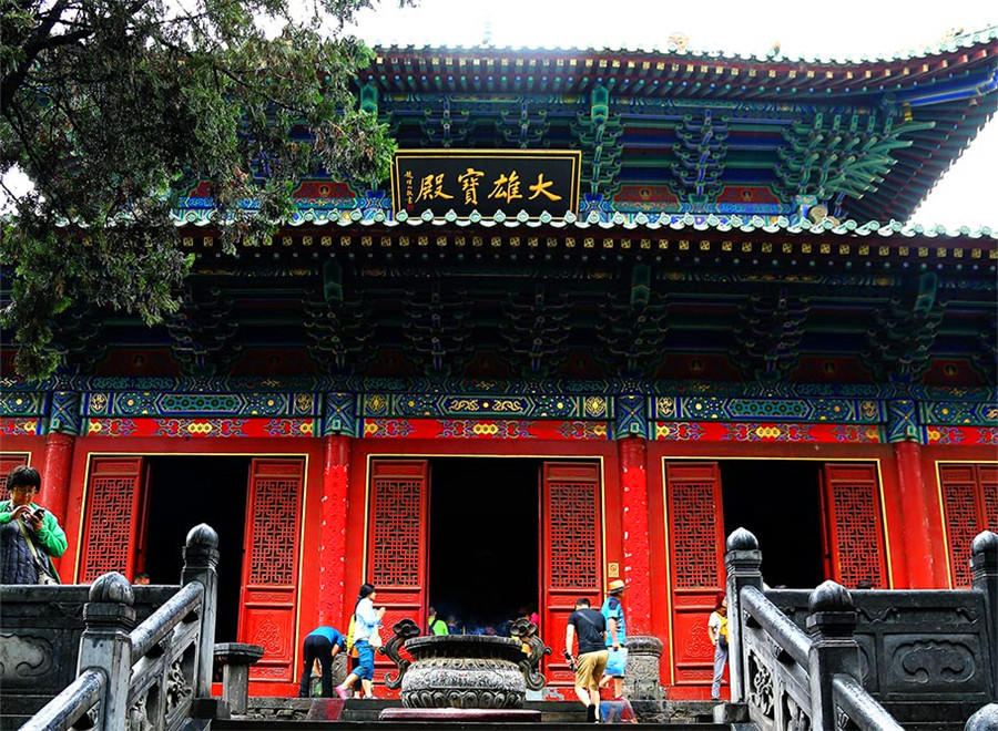大雄宝殿是少林寺佛事活动的中心场所,与天王殿,藏经阁并称为三大佛殿