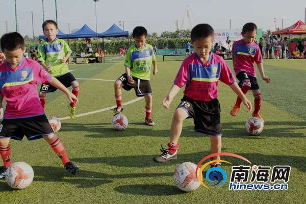 海南青少年足球培训班开班 4-17岁少年可免费