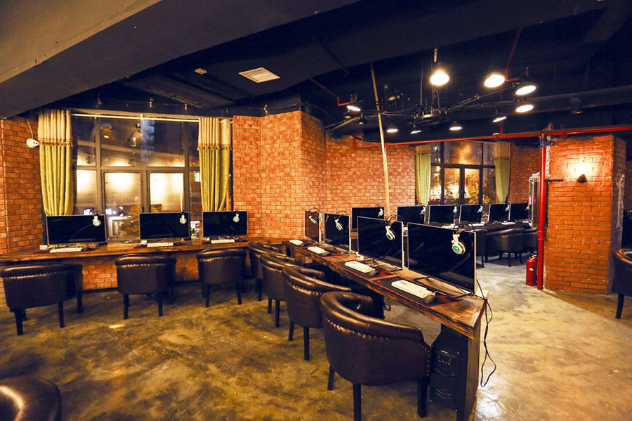 2015年12月12日，筹备了将近一年的纽扣网咖在雨花亭曙光南路开业了。