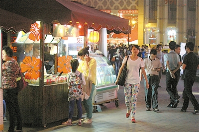 重庆夜市经济:1980年代在解放碑卖什么都赚钱