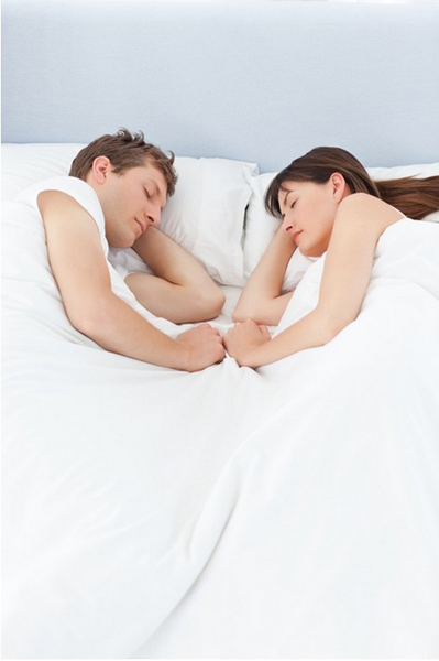 教你如何从睡觉的姿势 来解读夫妻间关系