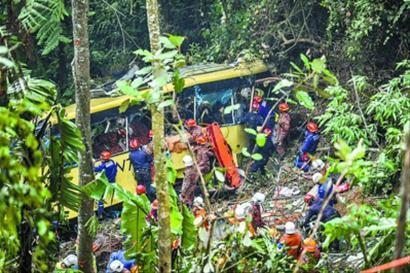 马来西亚一大巴坠崖致37人遇难 或包括1中国公民