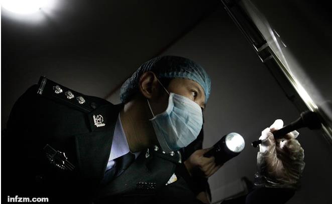 重庆警察侦查事故中截去左臂 自称不后悔当警