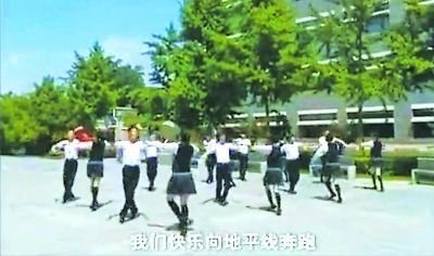 中小学集体舞取消男女生拉手称为避免早恋