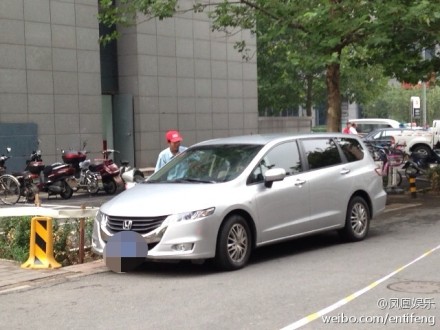 凤凰网 李某某涉轮奸案庭审 直播室