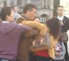 丈夫当街帮小三掐老婆