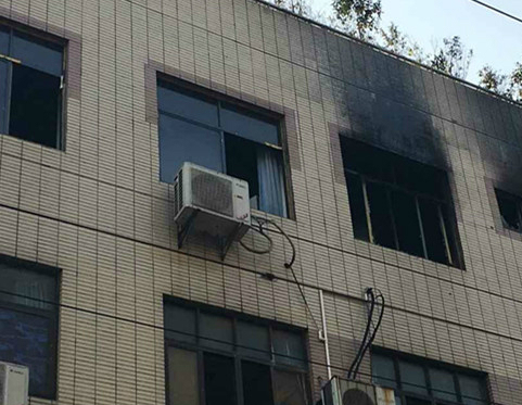 武汉49中发生火灾 一千多学生安全撤离