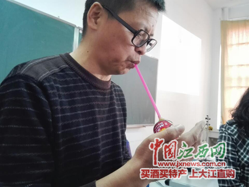 江西师大物理老师用钢丝磁铁弹《菊花台》(视